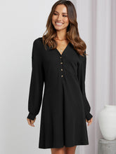 Robe en tricot gaufré à demi-boutons et col Johnny